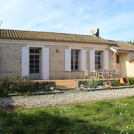 Casa vacanze Maison En Pierres 6 Couchages, Jardin Clos, Parking, Proche - Fr-1-246a-126
